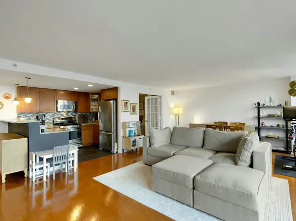 700 Grove Street image 4 of 39