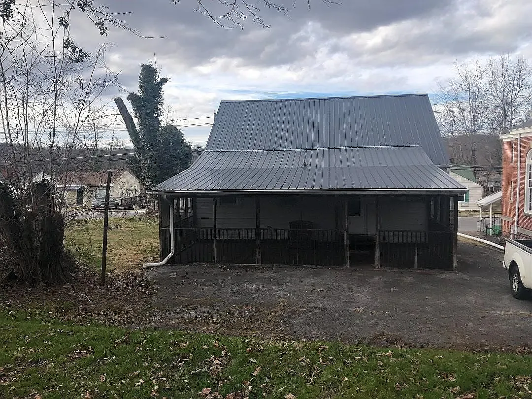 3 bed, 1.5 bath, 844 sqft, $1,695 — Photo 3