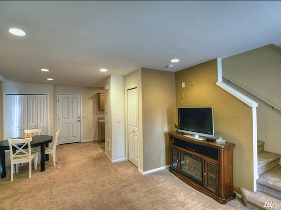 5th image of 8702 Oslo Ln NE