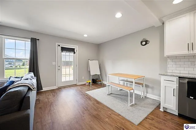 113 Graystone Ct — Photo 5