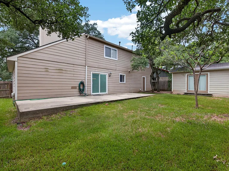 1202 Knollpark Cir — Photo 29