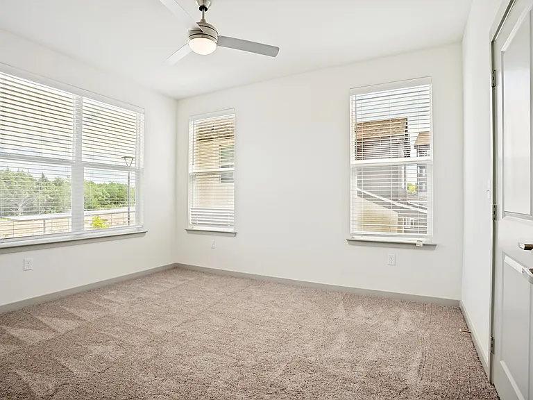 Jefferson Arbor Townhomes — Photo 15