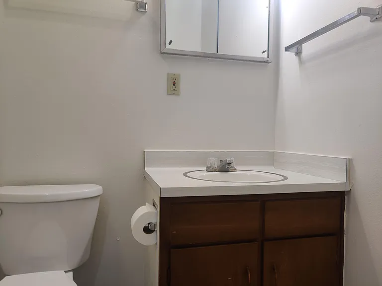 843 Hartford St — Photo 16