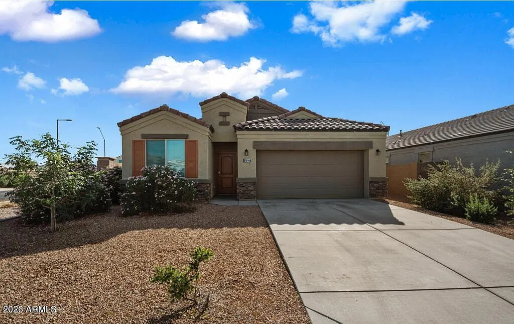 4 bed, 2.0 bath, 1712 sqft, $1,800 — Photo 1