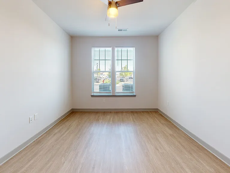 1274 at Towson — Photo 75