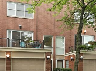 1730 W Terra Cotta Pl #P14, Chicago, IL 60614