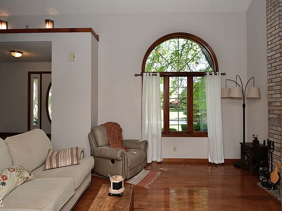 5th image of 488 Turnberry Ct