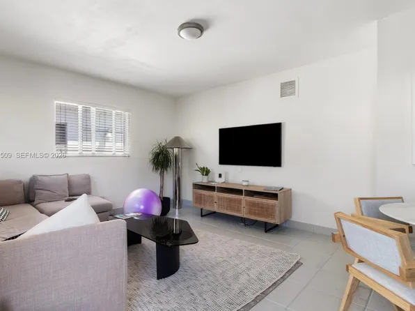 1050 7th St APT 3, Miami Beach, FL 33139