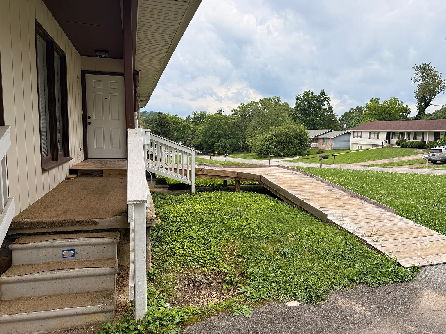 3 bed, $2,100 — Photo 2