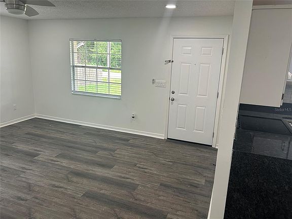 5th image of 54 Ivy Ln