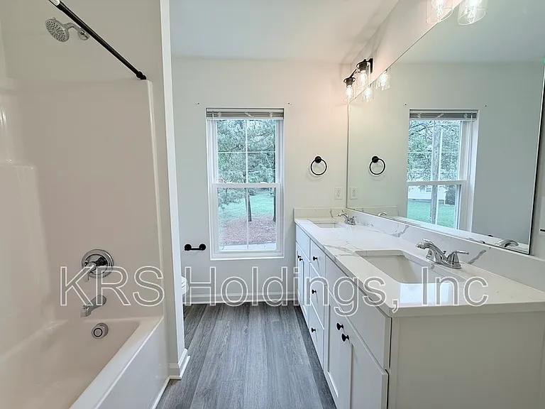 1420 Maplewood Dr #C — Photo 13