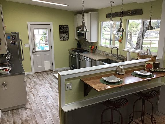 Kitchen with eating bar