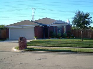 10808 Cobblestone Dr, Benbrook, TX 76126