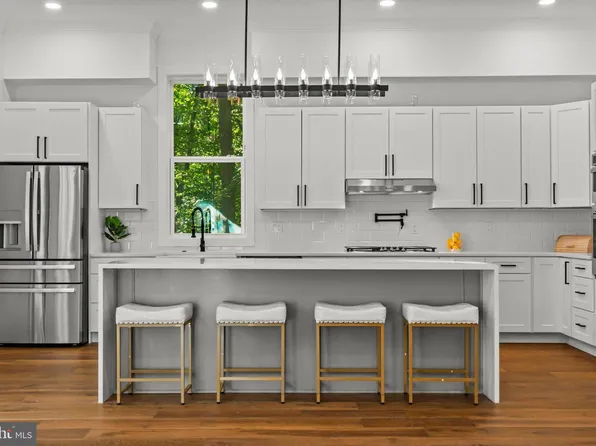 811 Sligo Creek Pkwy, Takoma Park, MD 20912