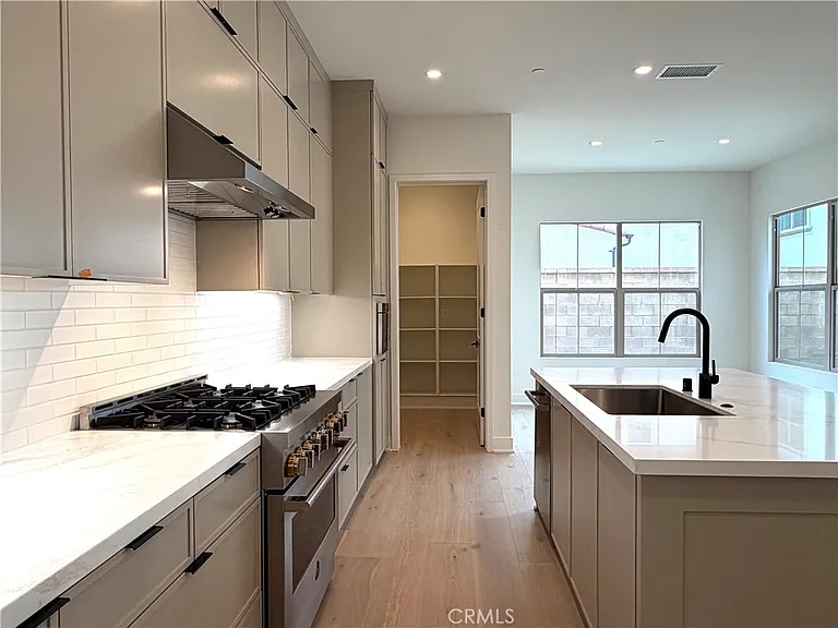 208 Maricopa — Photo 3