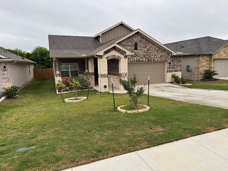 204 James River Dr — Photo 3