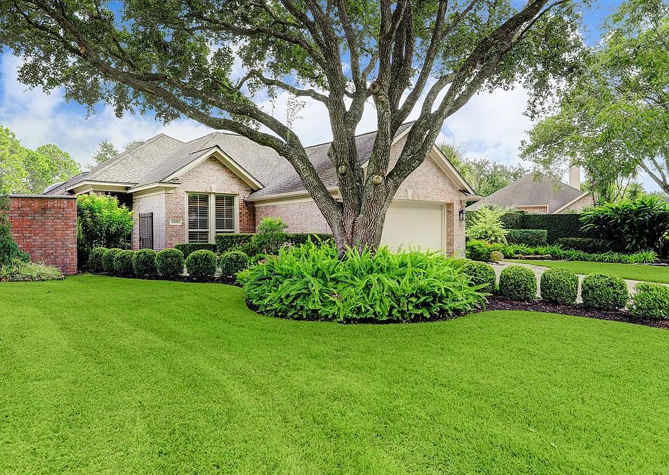 WELCOME TO 2436 FAIRWAY POINTE IN THE PRIVATE, GATED NEIGHBORHOOD OF FAIRWAY POINTE, CLOSE TO THE SOUTH SHORE HARBOUR COUNTRY CLUB, GOLF COURSE AND SPA.