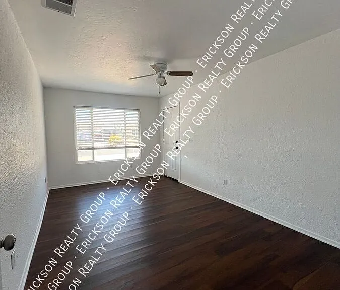 910 W Yale Dr — Photo 12
