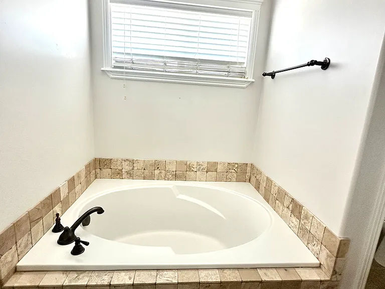3015 E Deerhill Dr — Photo 7