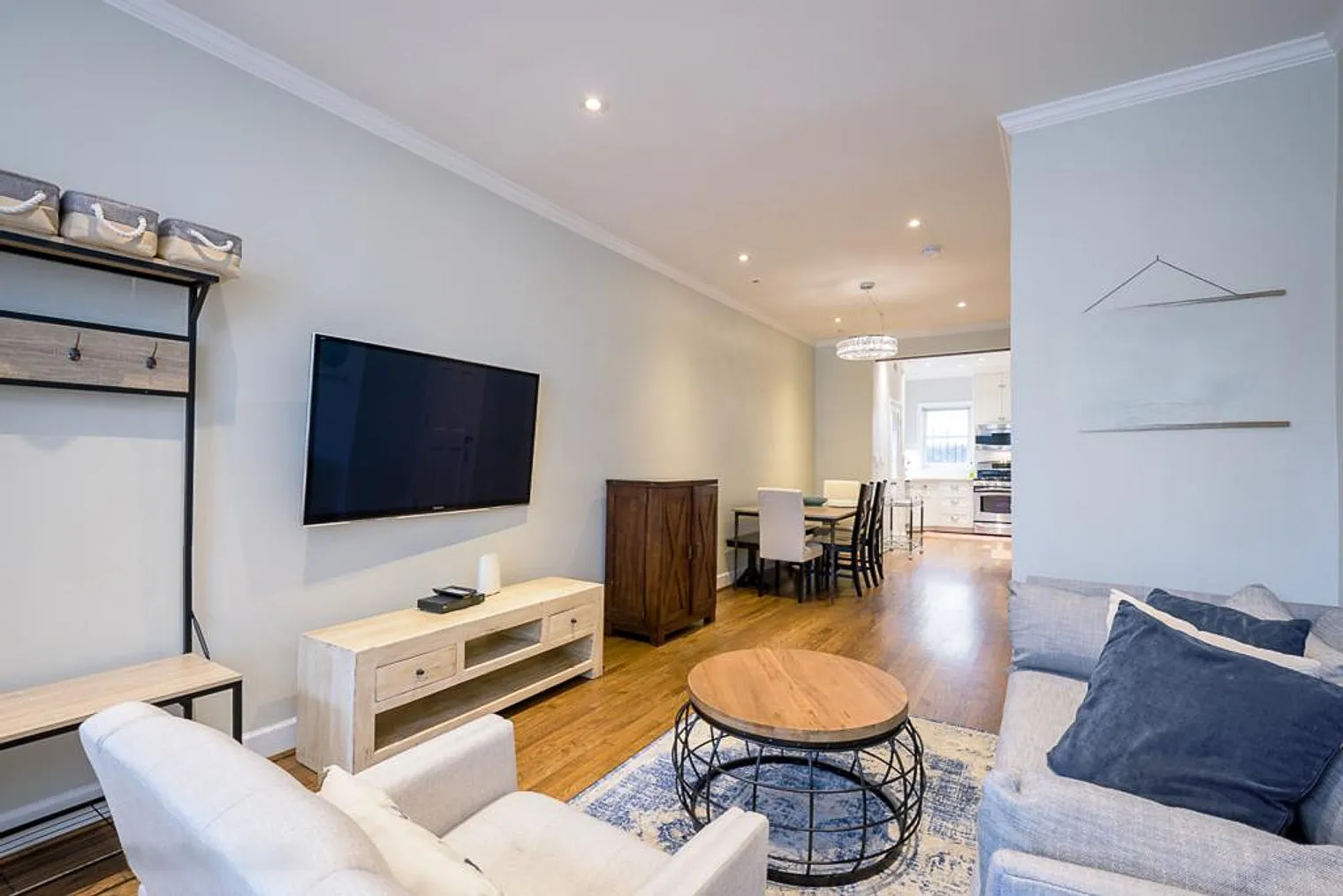 2 bed, 1.0 bath, 12593 sqft, $6,580 — Photo 2