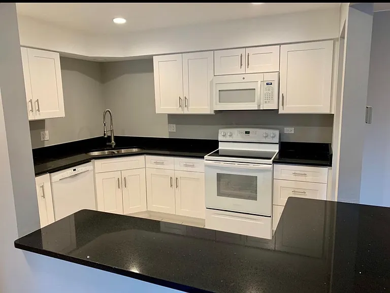 1112 Castilian Ct #C109 — Photo 1