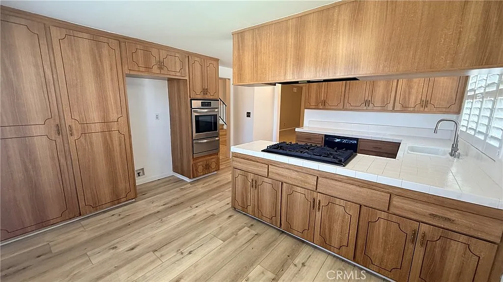 3 bed, 2380 sqft, $3,800 — Photo 4