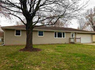 1499 Lindale Ln, Green Bay, WI 54313
