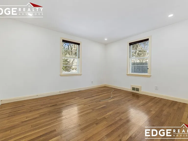 105 Hamilton Rd — Photo 11