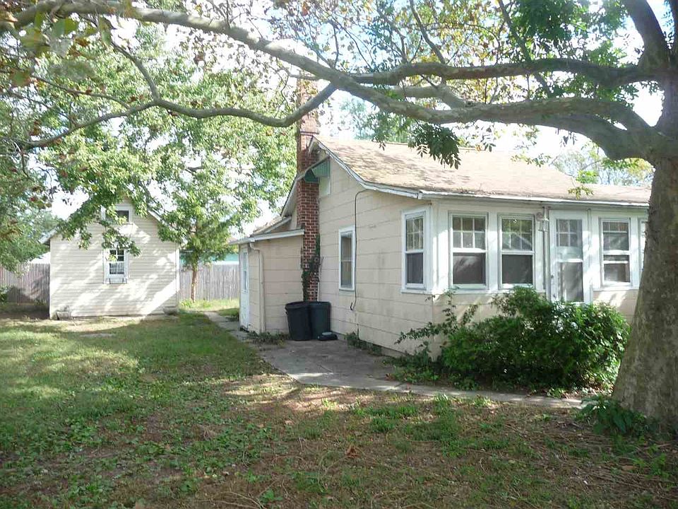 2nd image of 119 E Tampa Ave