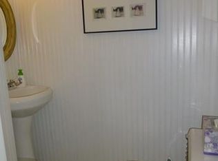 20 Wellesley Dr, Pleasant Ridge, MI 48069