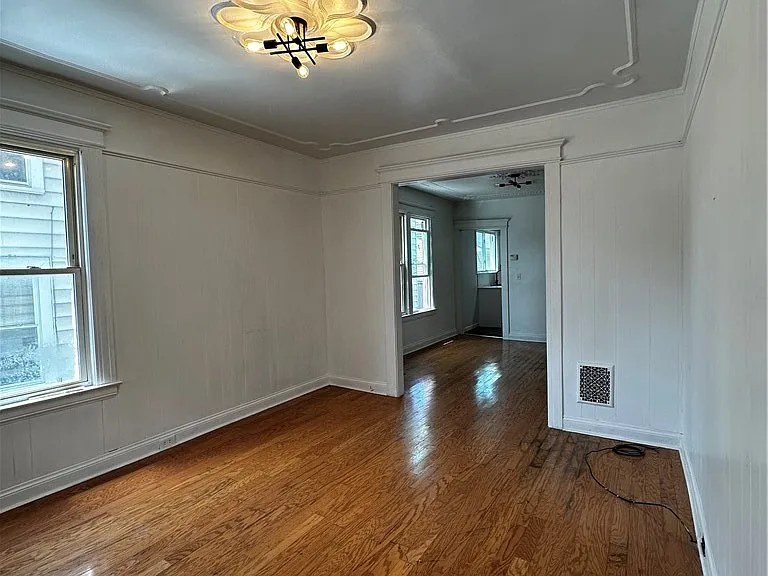 113 E Brighton Ave — Photo 2