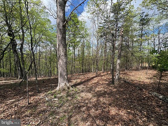 2nd image of Moon Ridge Ln