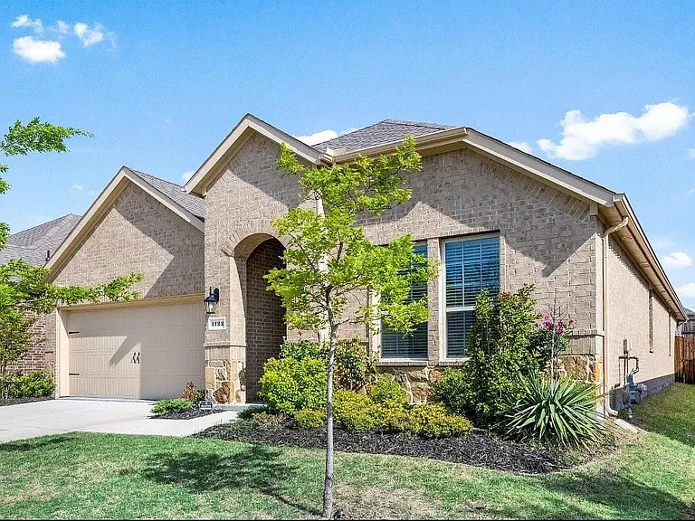 4122 Ellinger Dr — Photo 2