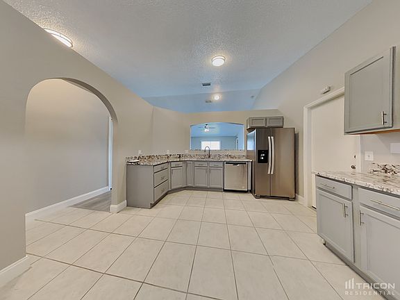 4th image of 1541 Puritan St