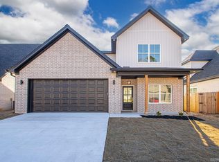 307 Kanis Ridge Dr, Little Rock, AR 72223