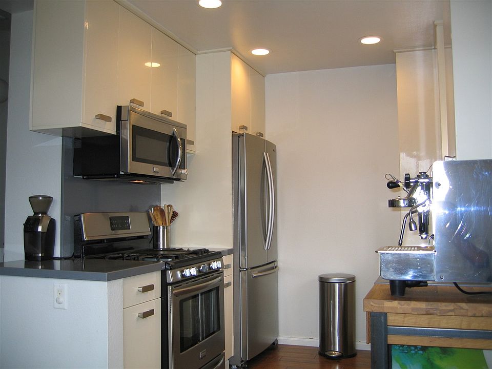 2nd image of 3744 Pershing Ave APT 1