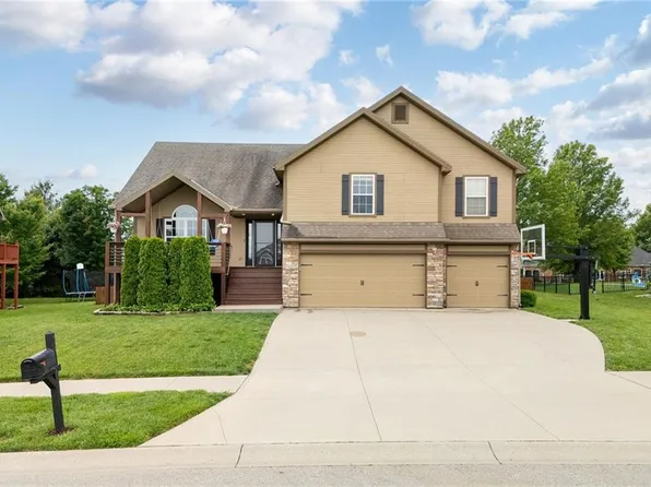 4608 Corinth Dr, Saint Joseph, MO 64506