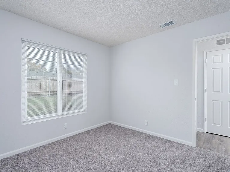 6037 N Haven Dr — Photo 13