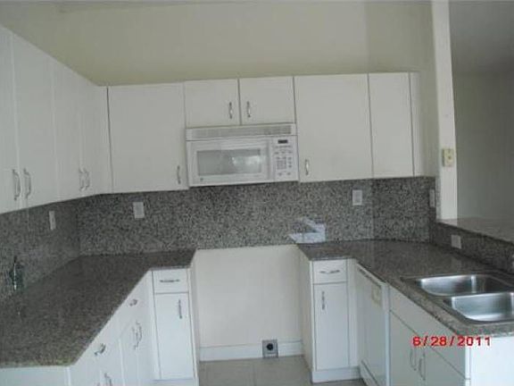 4th image of 10766 NW 78th Ter