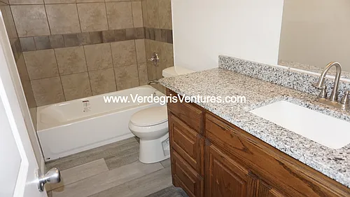 706 S Brazos Ave #B Photo 1