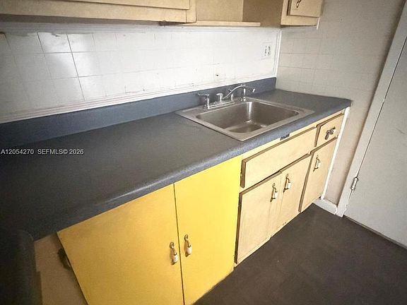 5th image of 12500 NE 15th Ave APT 402