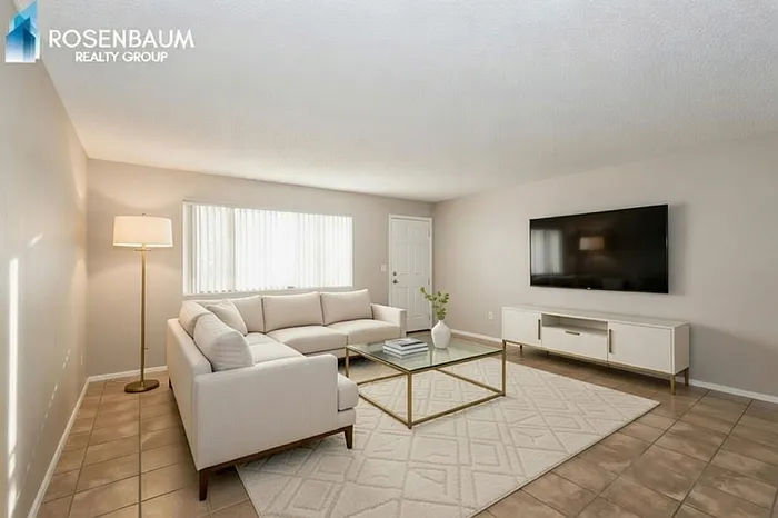 2 bed, 1.0 bath, 917 sqft, $849 — Photo 2