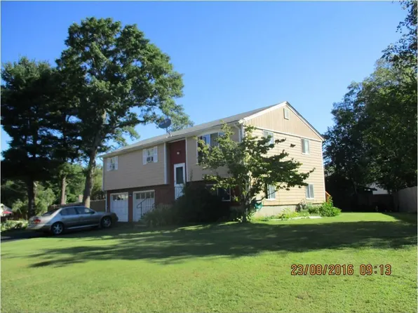 32 Longfellow Dr, Coventry, RI 02816