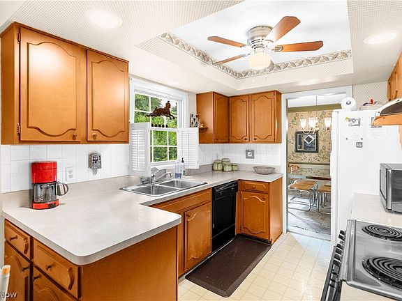 4th image of 8149 Glenwood Ave