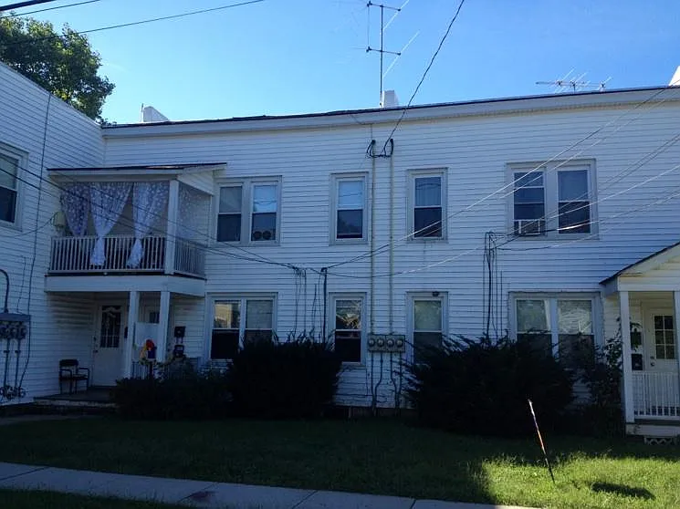 2 bed, $1,900 — Photo 1