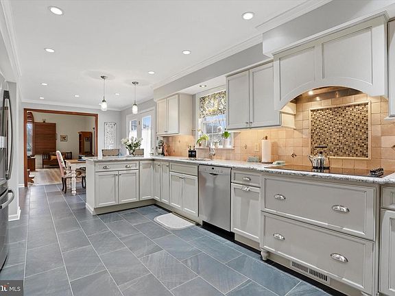 5th image of 1420 Scarlet Oak Rd