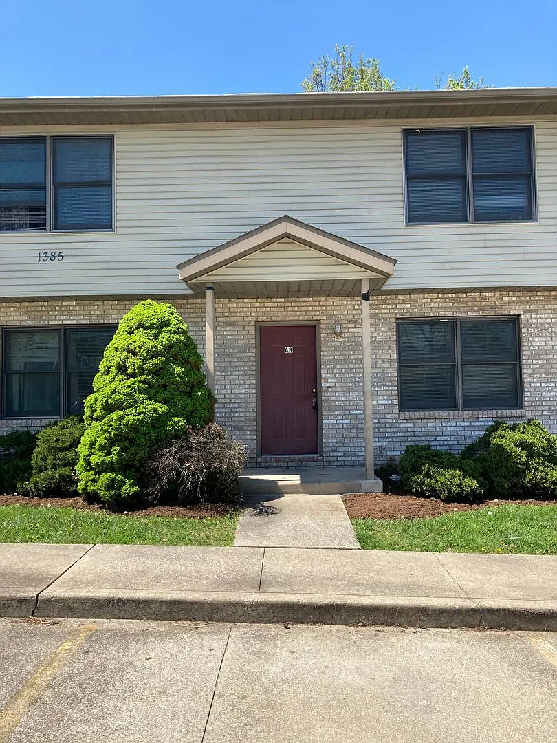 3 Bedroom, 1.5 bath Home — Photo 2