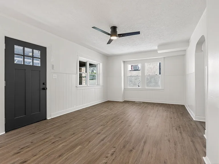 2711 Elmwood Ave — Photo 17