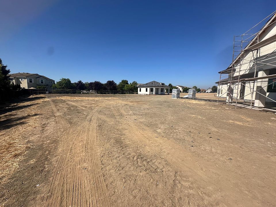 2nd image of 3807 Gray Pine Ct