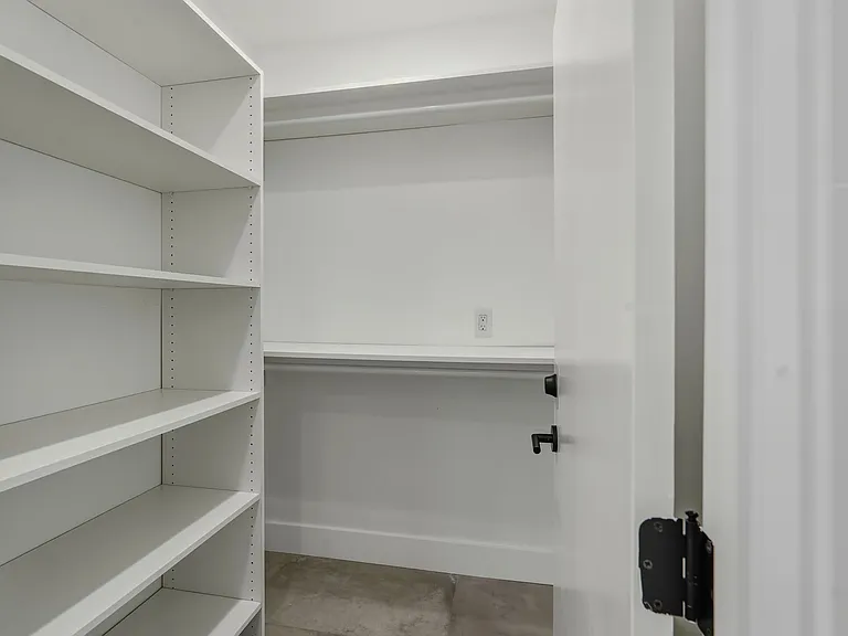 22257 Wyandotte St — Photo 9